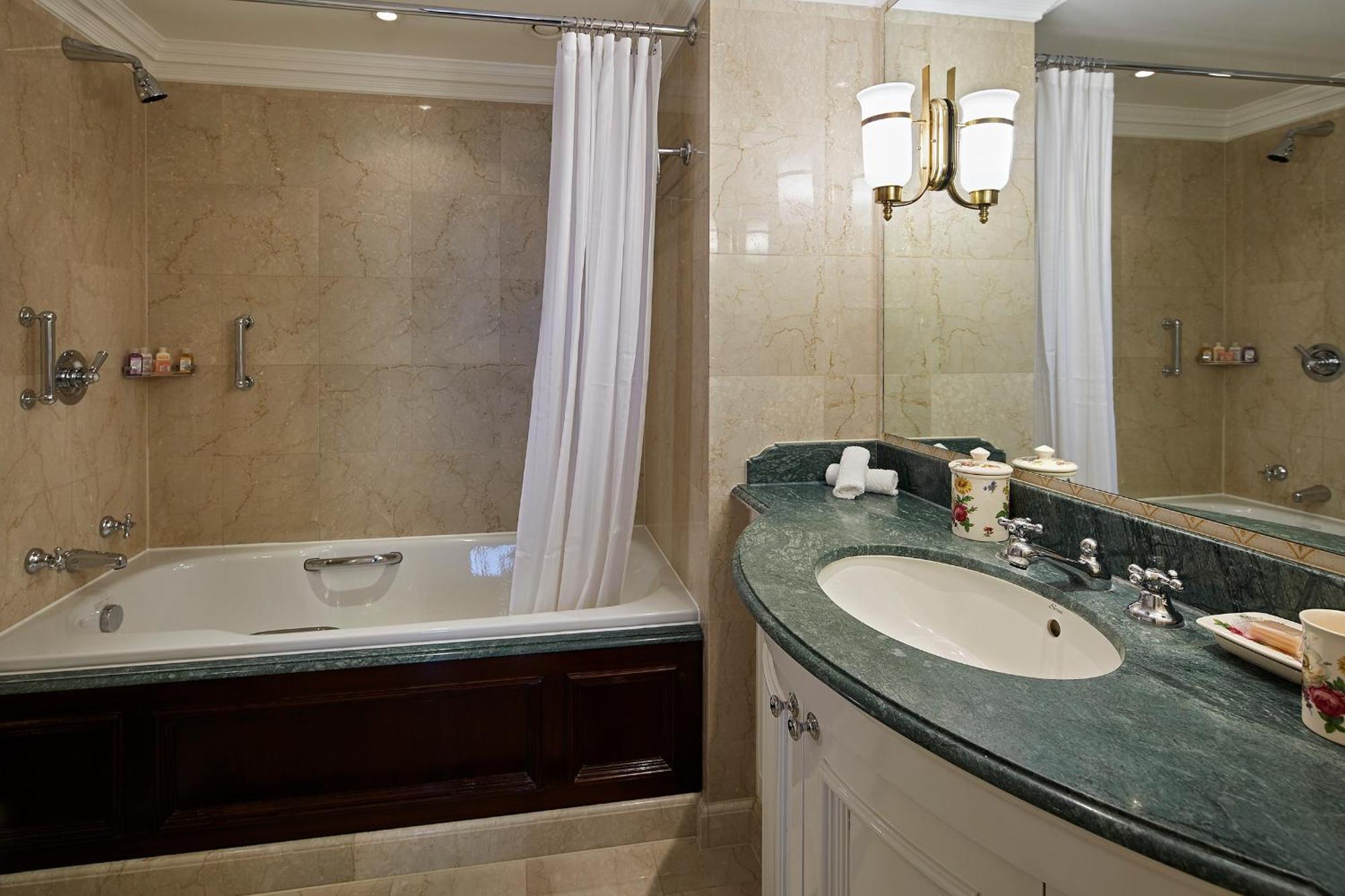 Cheval Thorney Court At Hyde Park 5* Londres